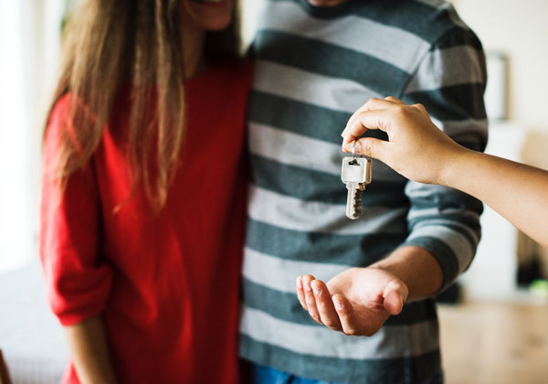 home-buyers-receiving-keys